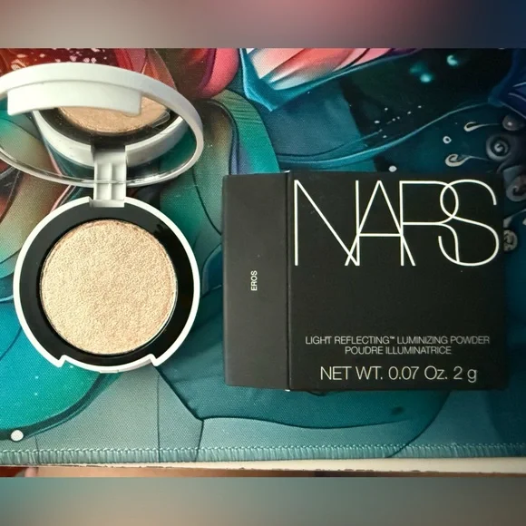 NARS Eros Light Reflecting Luminizing Powder - Picture 1 of 2